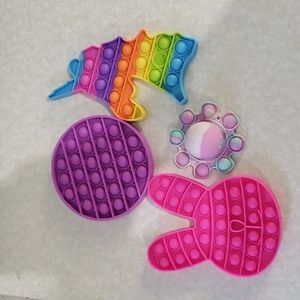 Collection of pop‎ its